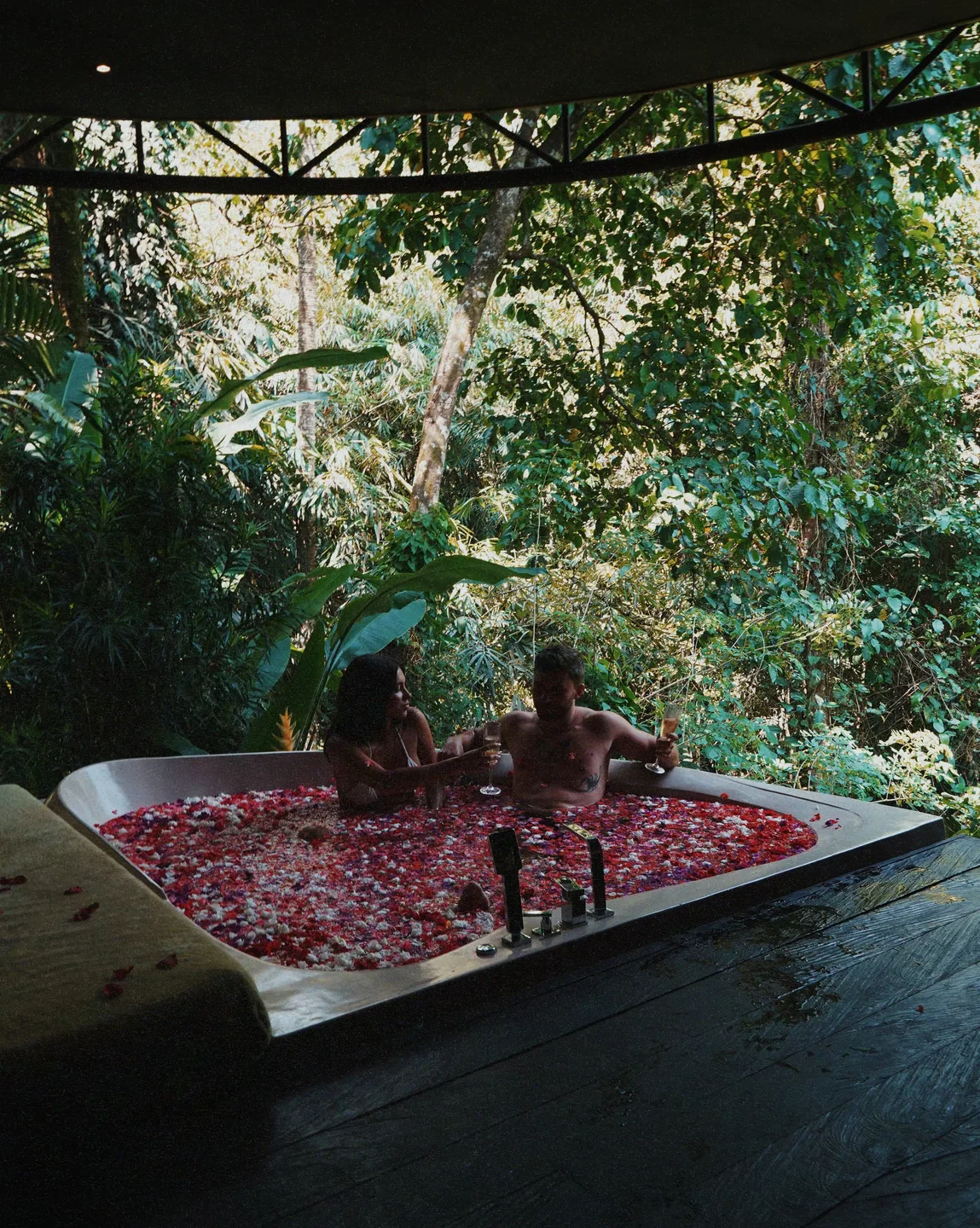 Private Botanical Jacuzzi & Couple Cocoon Retreat